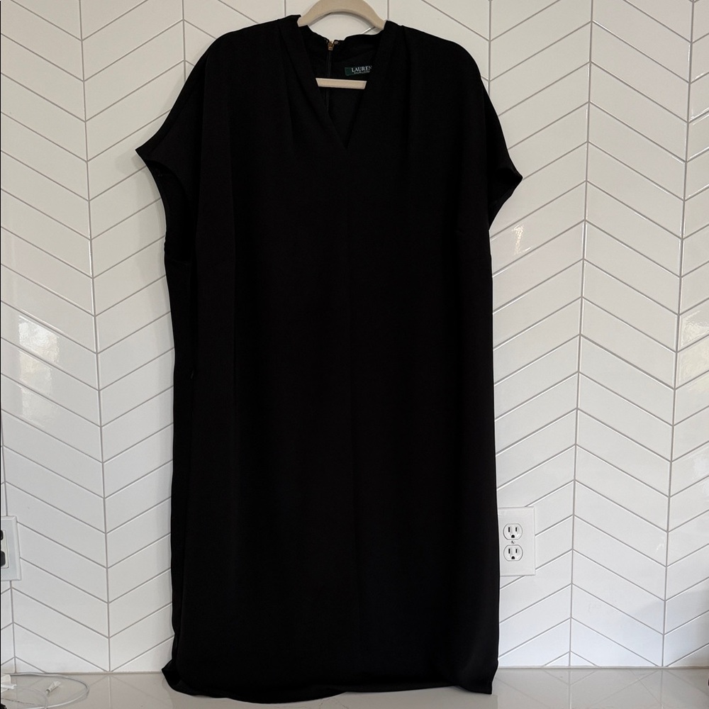 Lauren Ralph Lauren Black V-Neck Shift Dress with Cap Sleeves 18 W